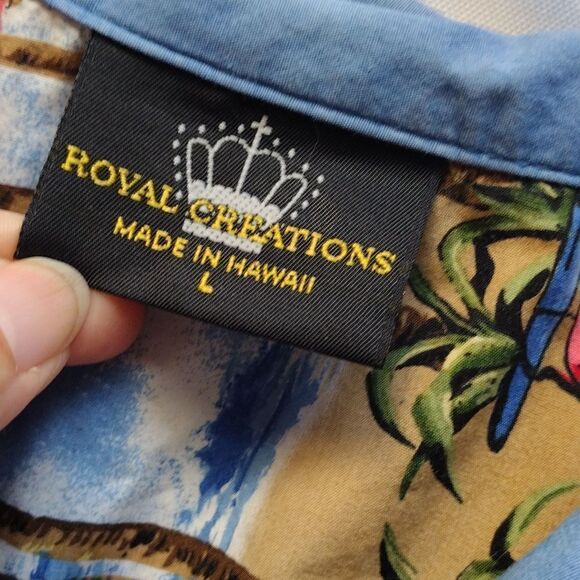 Royal Creations Hawaiian shirt - Picture 2 of 5